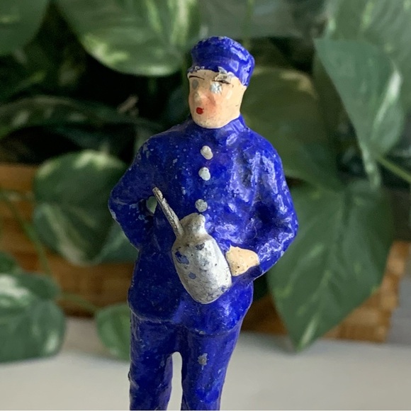 Antique Composition Figure Railroad Engineer W Oil Can Toy Trico Figurine Japan - Picture 12 of 14